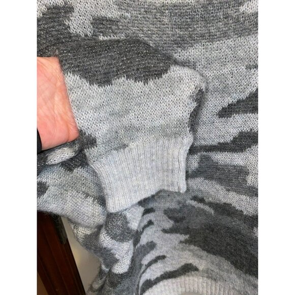 American Eagle Womens Gray Camo Knit Sweater Cropped Fit Size M Acrylic & Wool B - Picture 4 of 6